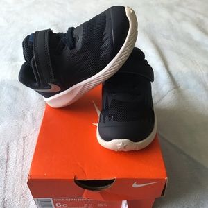 Gently used 6c Toddler Nike Star Runners!